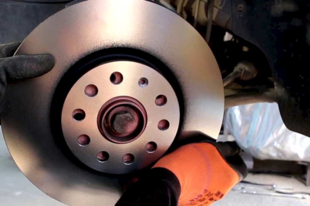 Замена тормозных колодок и дисков на Volkswagen